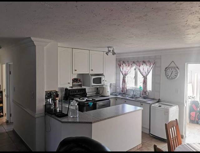 3 BEDROOM TOWNHOUSE FOR SALE IN SOUTH CREST